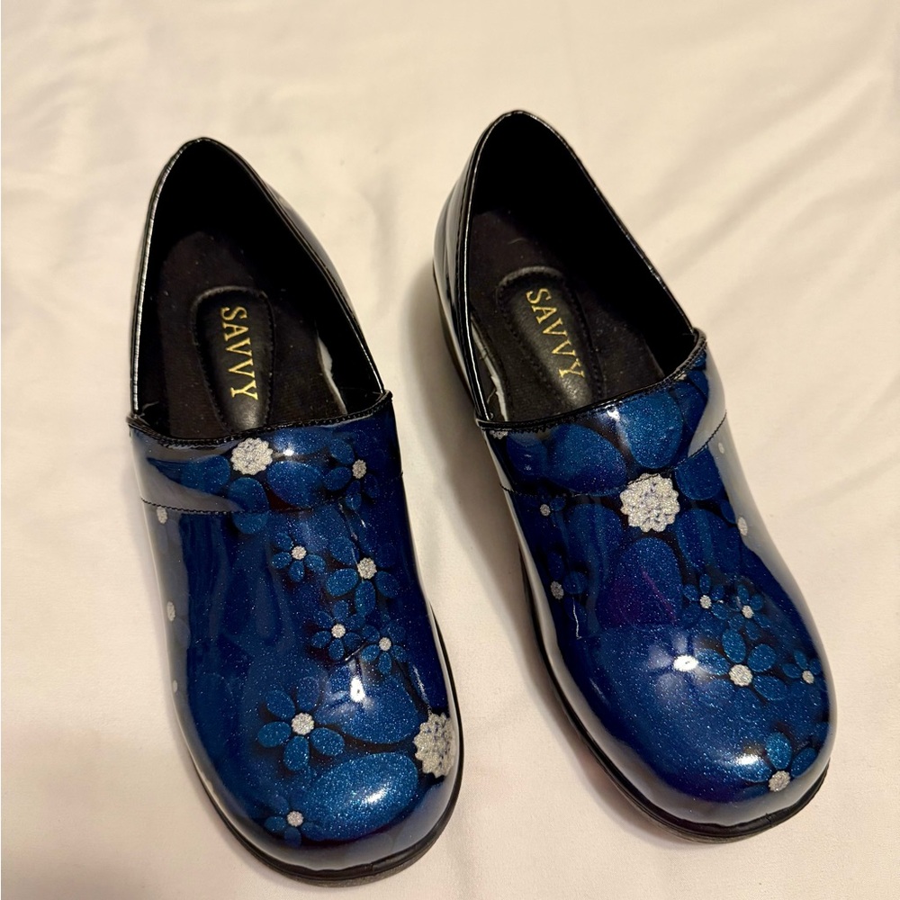 Savvy Midnight Blue and Silver Floral Slip-Ons Size 8.5